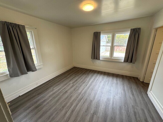Building Photo - Quiet Fillmore Living