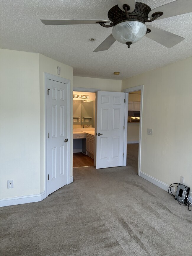 Building Photo - 627 Woodmoor Dr