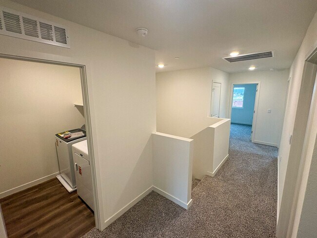 Building Photo - 827 Congaree Ln