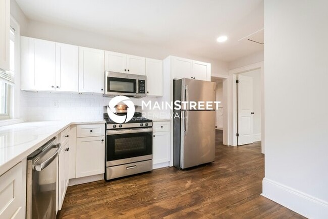 Building Photo - 3 Bedroom Pet-Friendly Home in Atlanta, GA with Main Street Renewal
