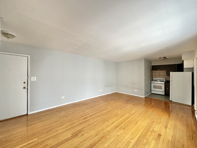 Building Photo - 1515 W Morse Ave