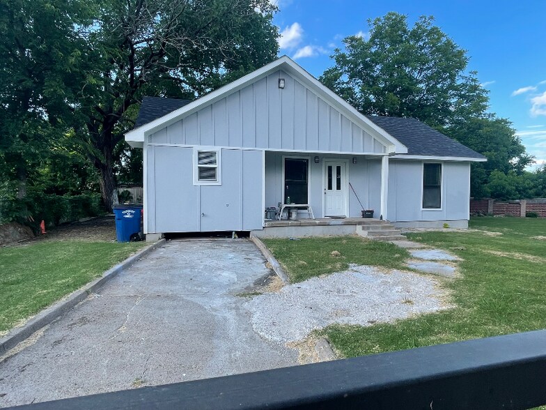 Primary Photo - 2631 Canary Dr