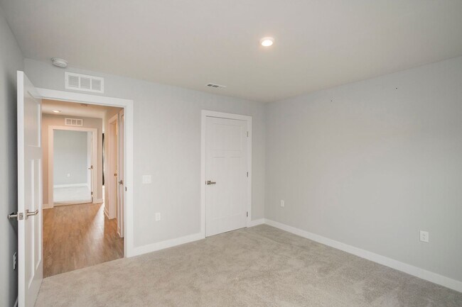 Building Photo - 711 Cottage Dr