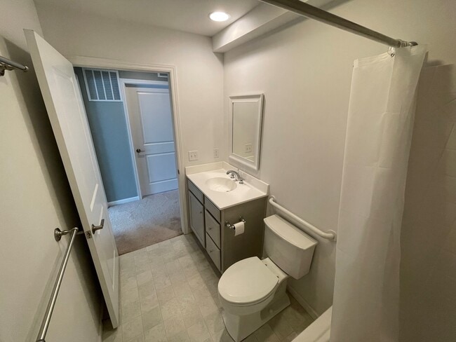 Building Photo - 410 Mayer Pl