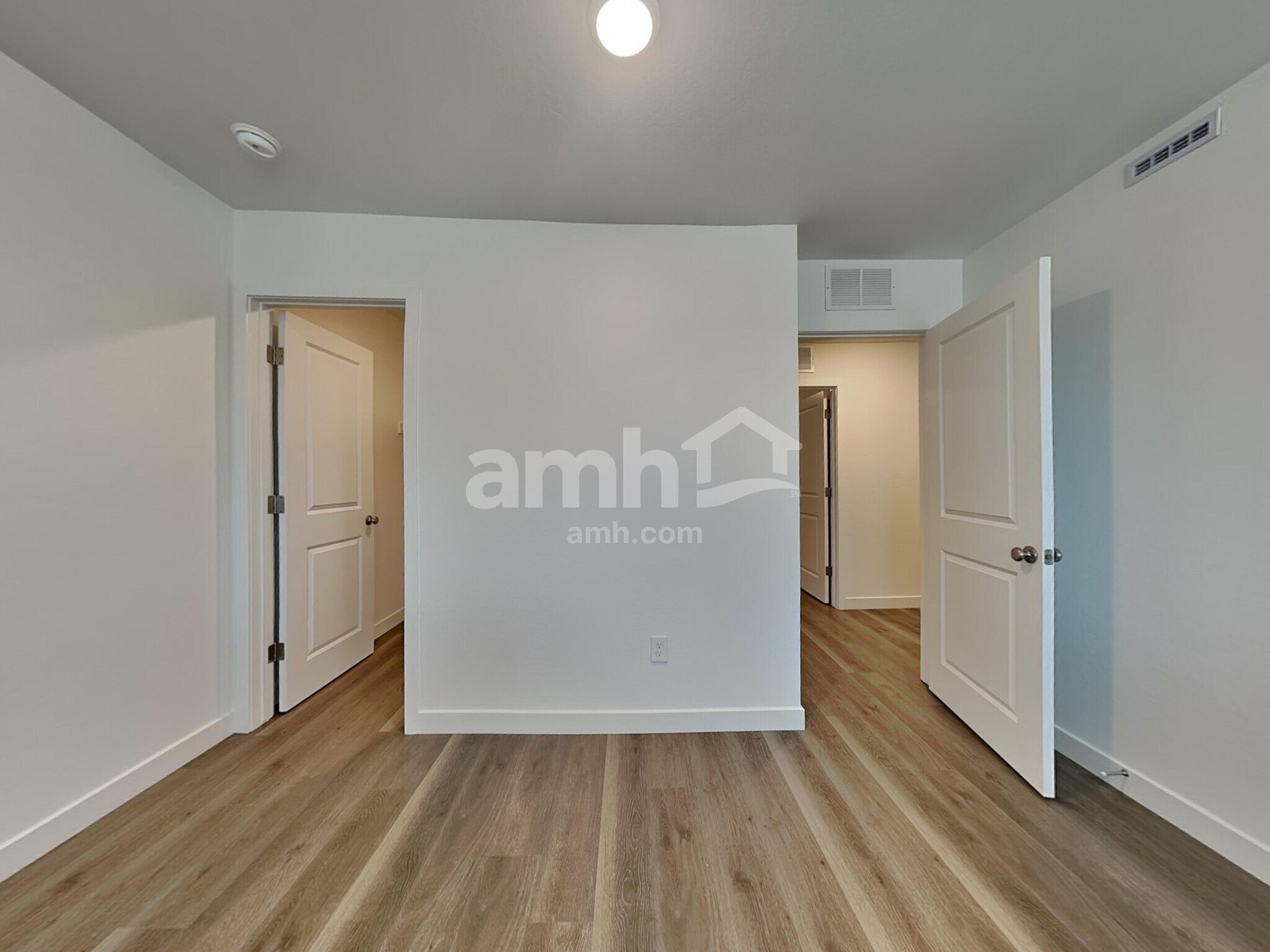 Building Photo - 9744 W Parkway Dr