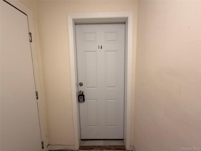 Building Photo - 42 E Main St