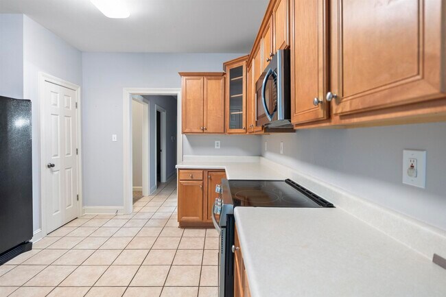 Building Photo - 9143 Raspberry Ln
