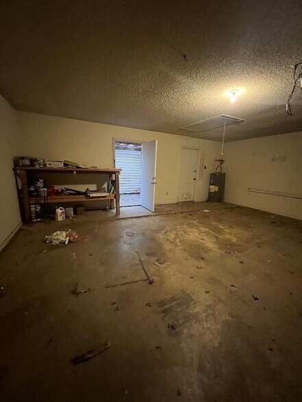 Building Photo - 8639 Knoxville Dr