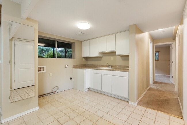 Building Photo - Spacious 5-Bed Home on XL Private Lot!