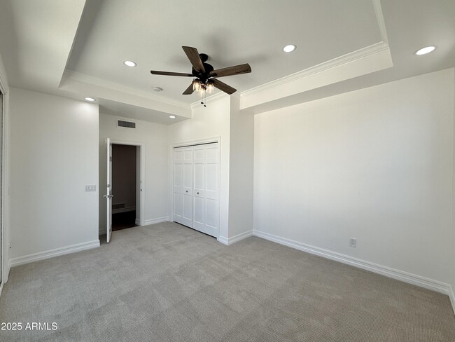 Building Photo - 1523 E Treasure Cove Dr