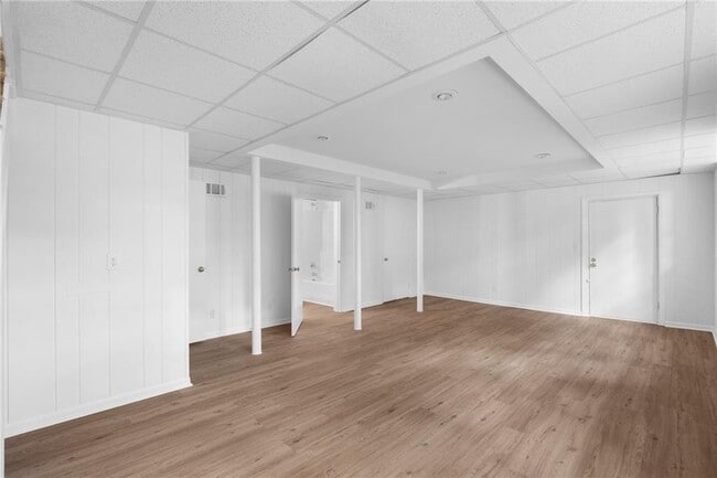 Building Photo - 2397 Sunset Dr NE