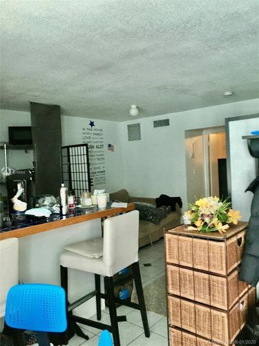 Building Photo - 900 6th St