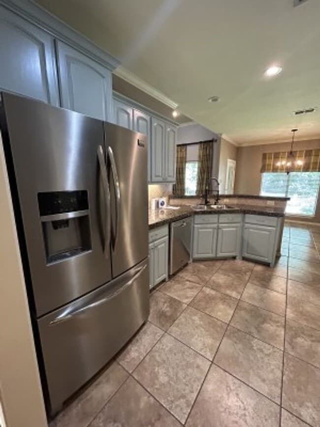 Building Photo - 617 Huntwick Ln