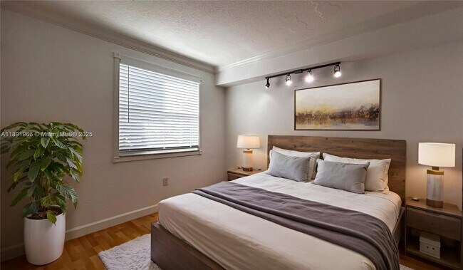 Building Photo - 2575 SW 27th Ave