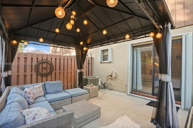 Building Photo - 4880 SW 64th Ave