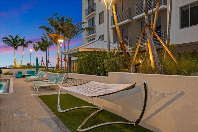 Building Photo - 200 NE 1st Ave