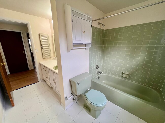 Building Photo - Beautiful Home - 3 Bedroom 2.5 Bathroom - ...