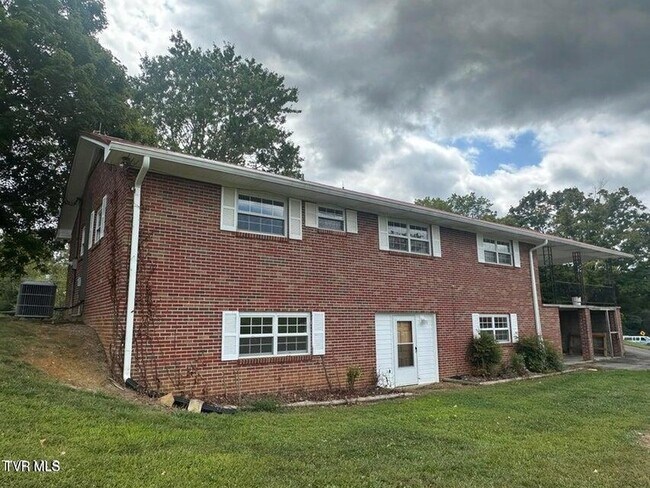 Building Photo - 3610 Warrensburg Rd