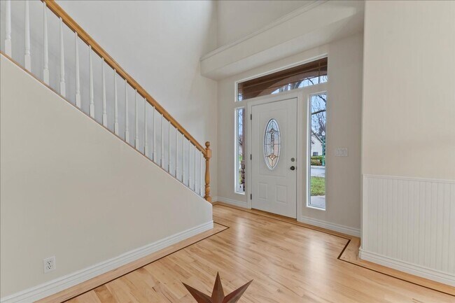 Building Photo - Quiet, Convenient, and Spacious 5 Bedroom 4 Bathroom Home