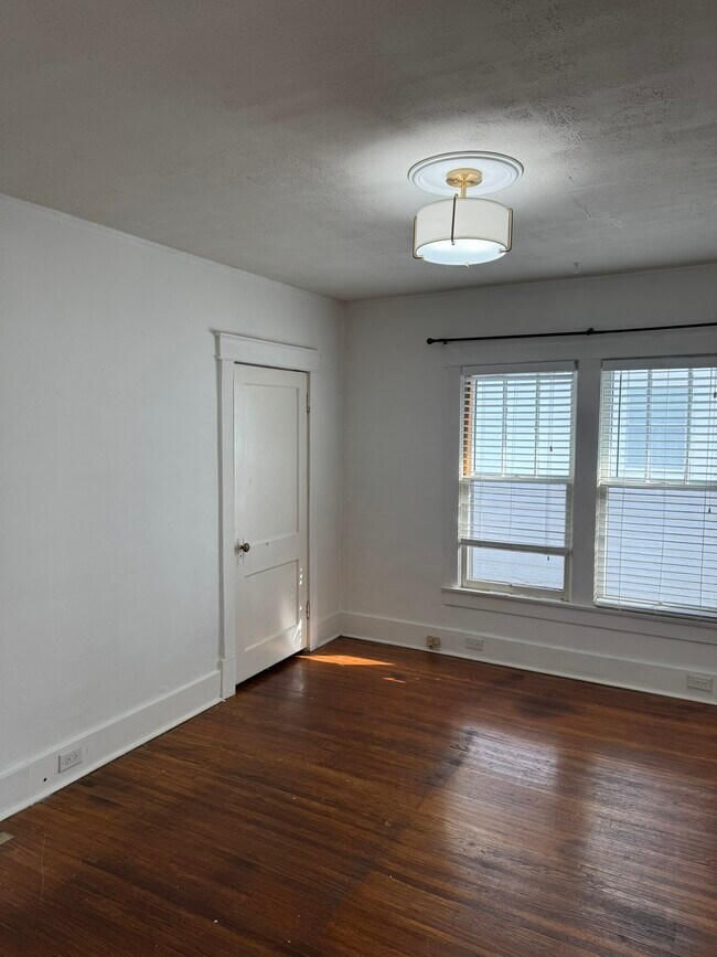 Building Photo - 219 Chapel Ave