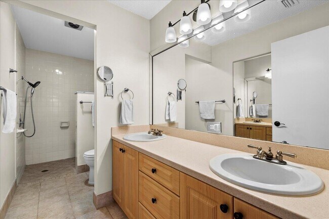 Building Photo - 11933 Suellen Cir
