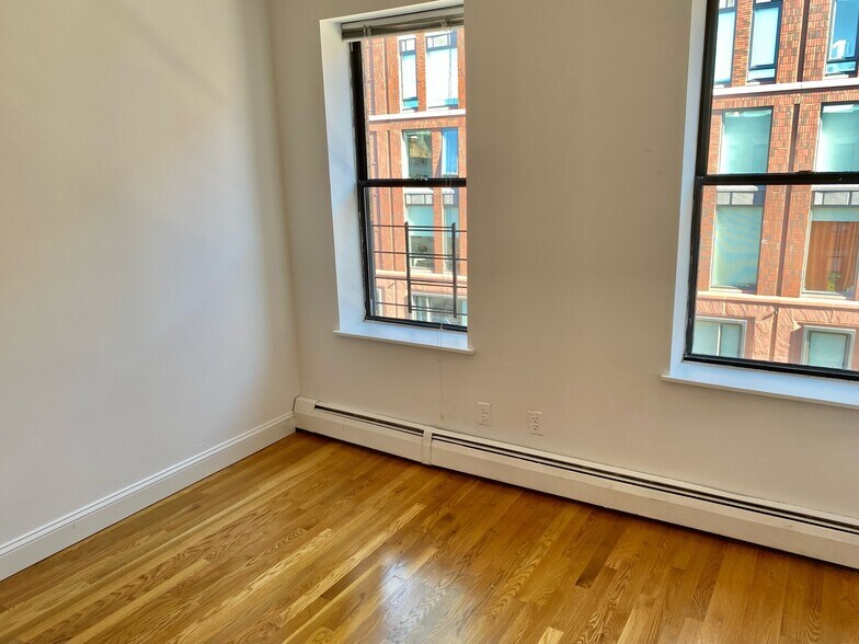 Building Photo - 213 E Berkeley St