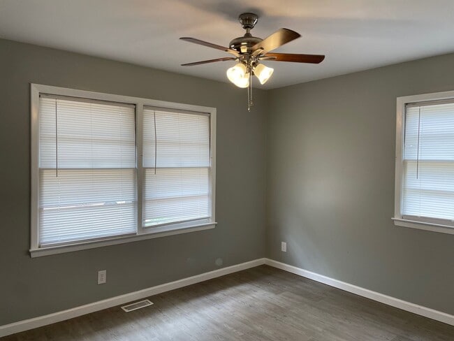 Building Photo - NEWLY RENOVATED 2 BED, 2 BATH HOME WITH GA...