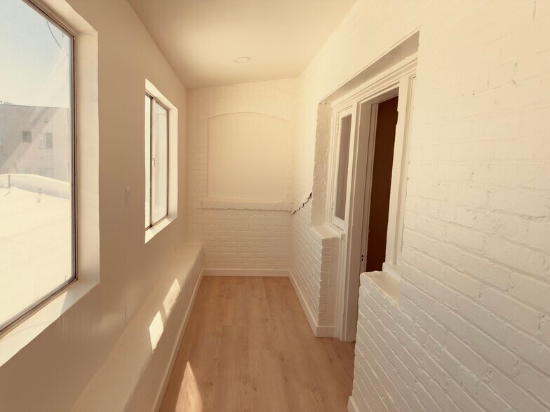 Building Photo - 7524 W Sunset Blvd