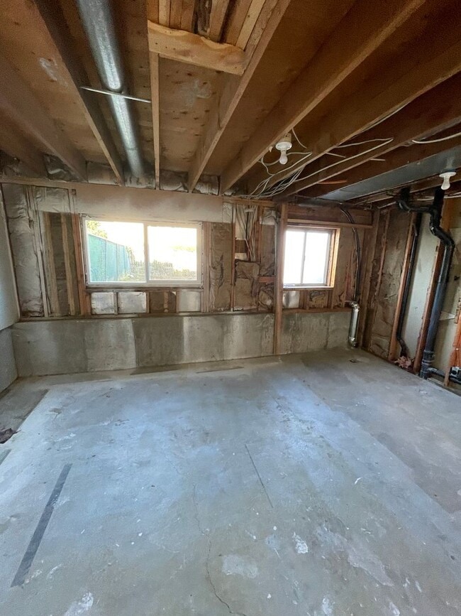 Building Photo - 3-Bedroom Twin Home with Private Backyard