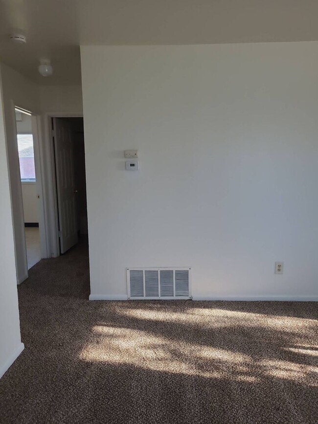 Building Photo - 937-939 Lowry St