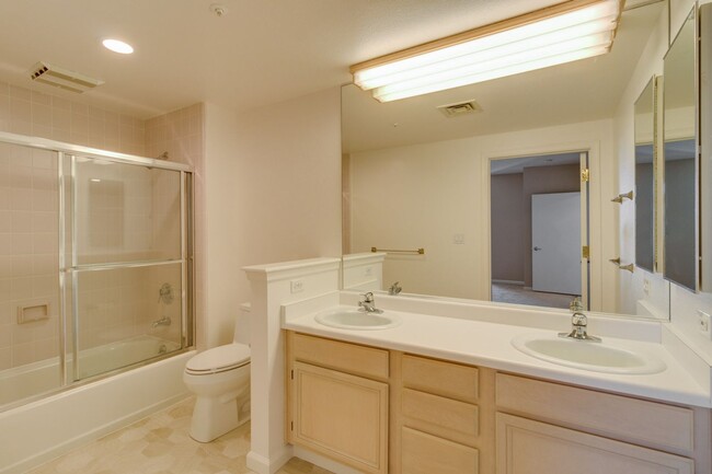 Building Photo - 550 Ortega Ave Apt B421 Awesome Penthouse ...