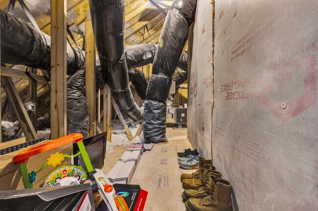 Building Photo - 254 Clear View School Rd