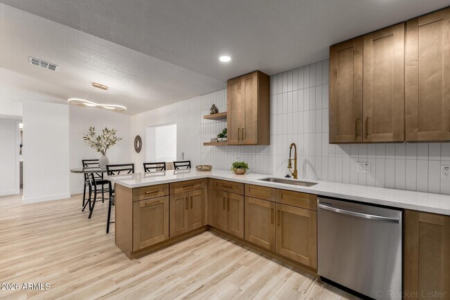 Building Photo - 4749 E Contessa St