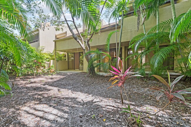 Building Photo - 790 St Albans Dr