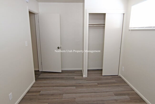 Building Photo - 3 Bed 1 Bath Duplex