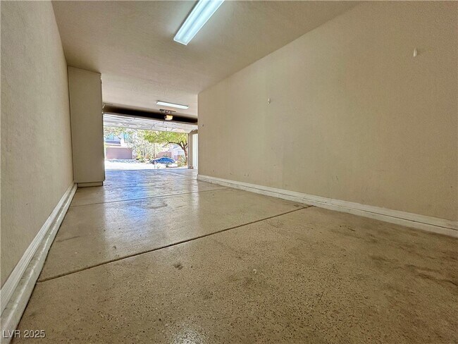 Building Photo - 2529 Flodden St