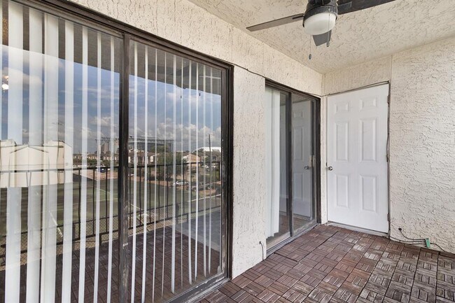 Building Photo - 2826 S Bartell Dr