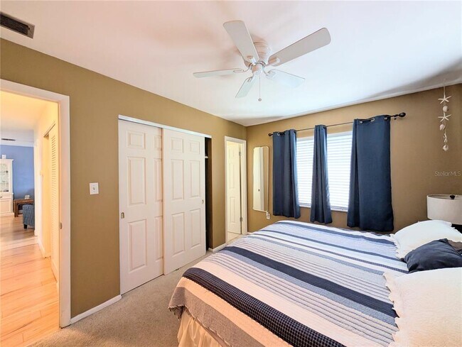 Building Photo - 1841 Sunny Dr