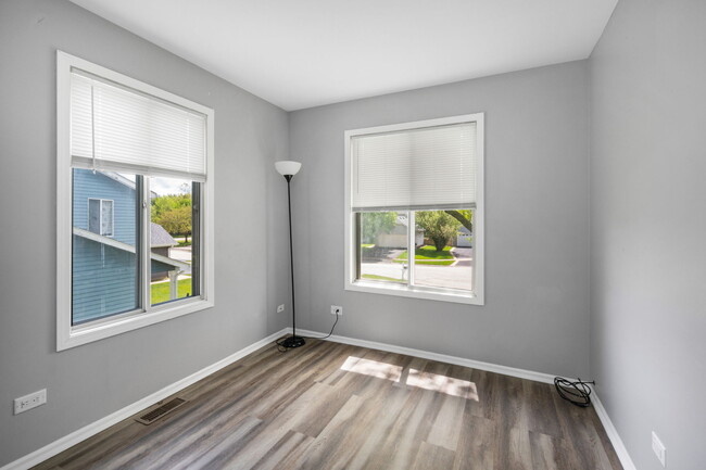 Building Photo - 3060 Winchester Ct W