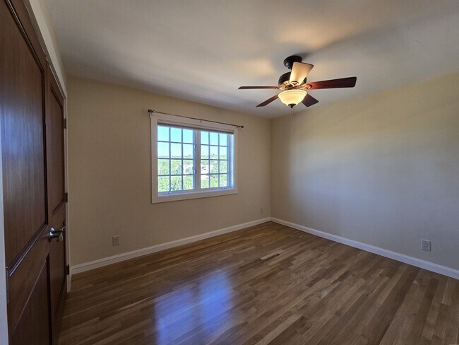Building Photo - 1329 Tano Ridge Rd