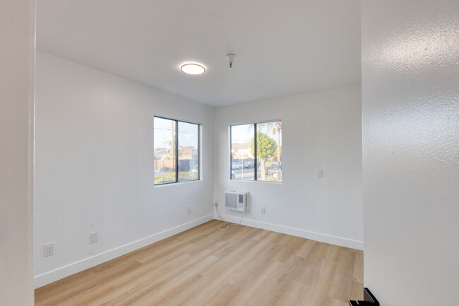 Building Photo - 3296 Franklin Ave