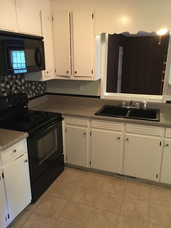 Building Photo - 4/2 House in Rome $1,495