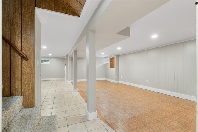 Building Photo - 16 Paulson Dr