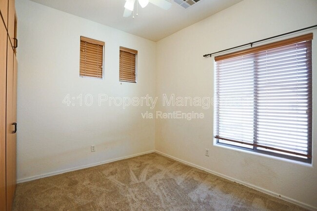 Building Photo - 2644 E Chester Dr