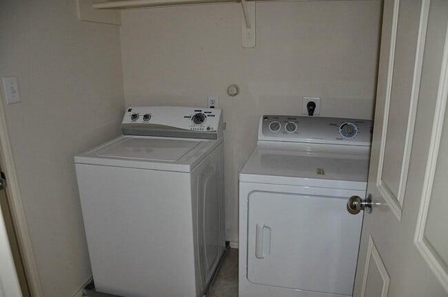 Building Photo - 2020 Mason St