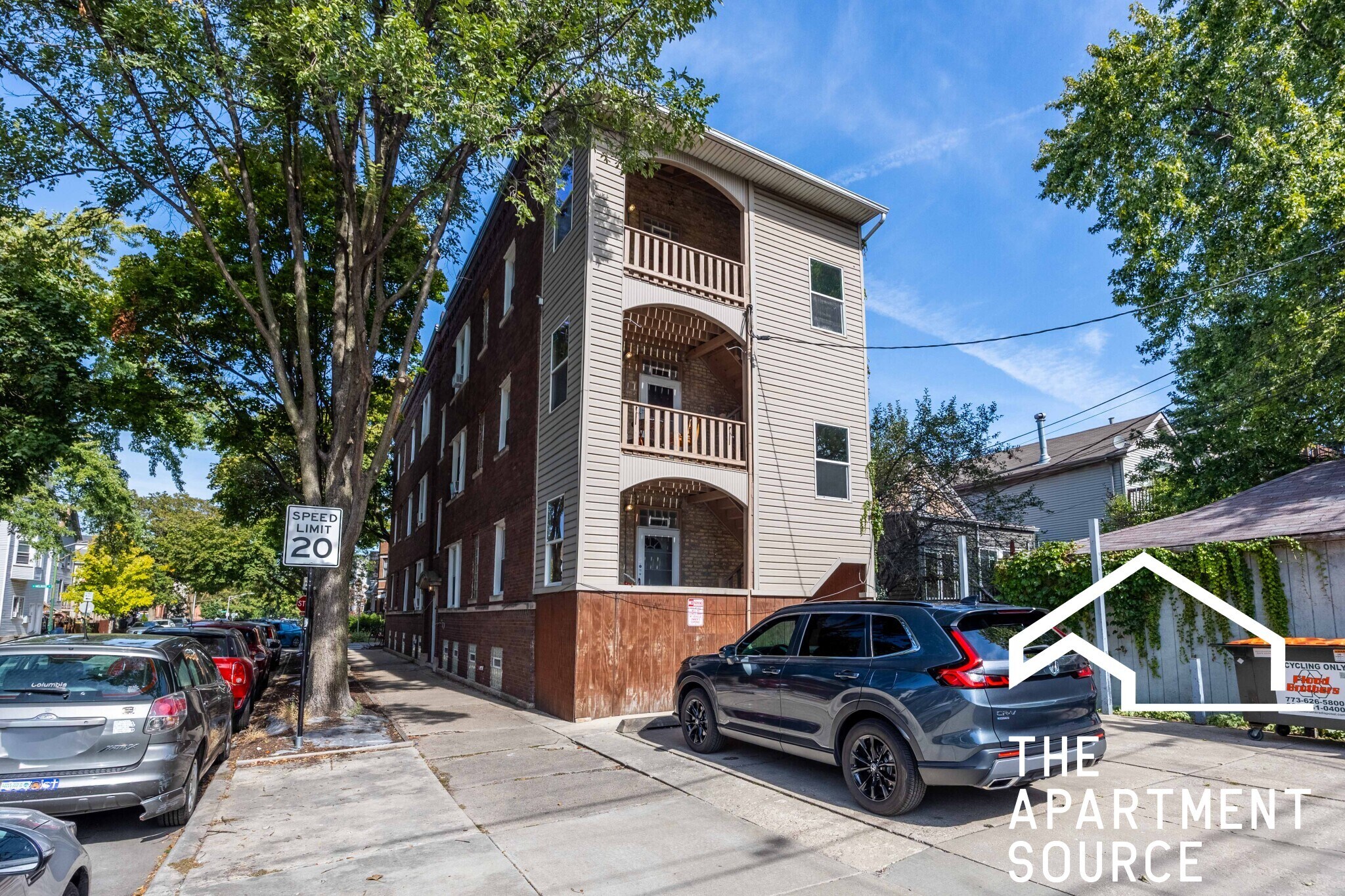 Building Photo - 3219 N Leavitt St