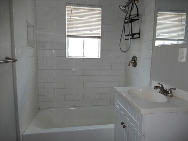 Building Photo - 3804 Lelia St