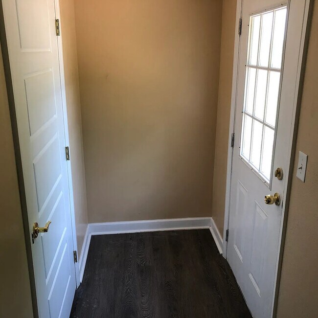 Building Photo - 123 N Norris Dr