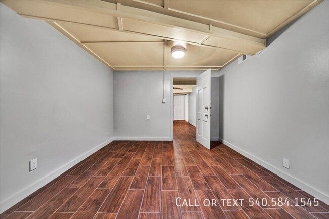 Building Photo - 5001 Hildebrand Rd NW