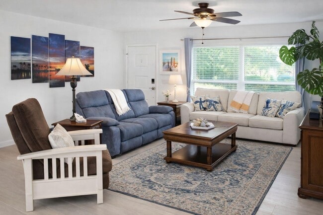 Building Photo - 2066 5th Ct SE